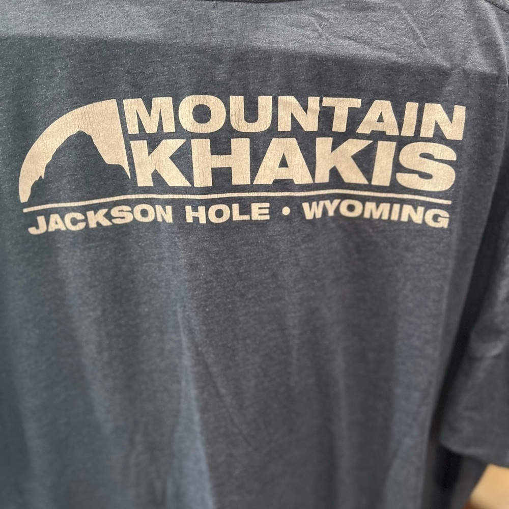 Mountain Khakis t-shirt size XXL in used condition